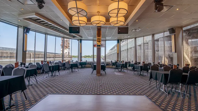 View of the main room without customers, with the tables and chairs not set up