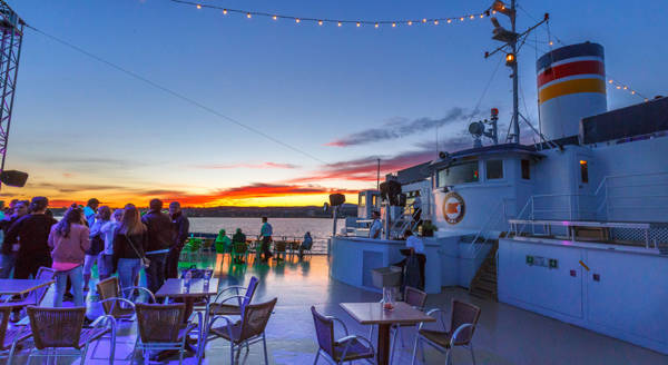  Sunset aboard the Louis-Jolliet