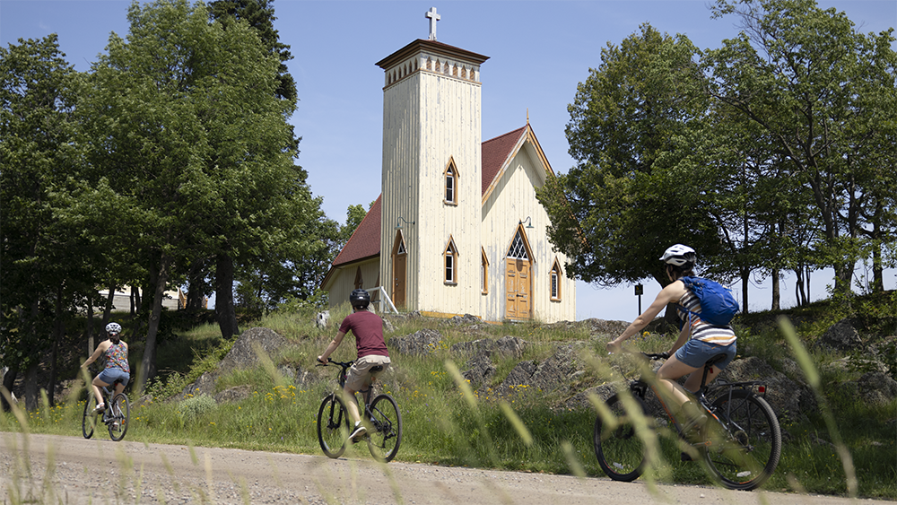 Croisiere et visite libre de la Grosse Ile a velo ou a pied Croisieres AML