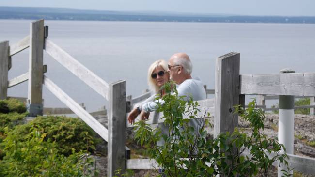 Couple visitant Grosse-Île