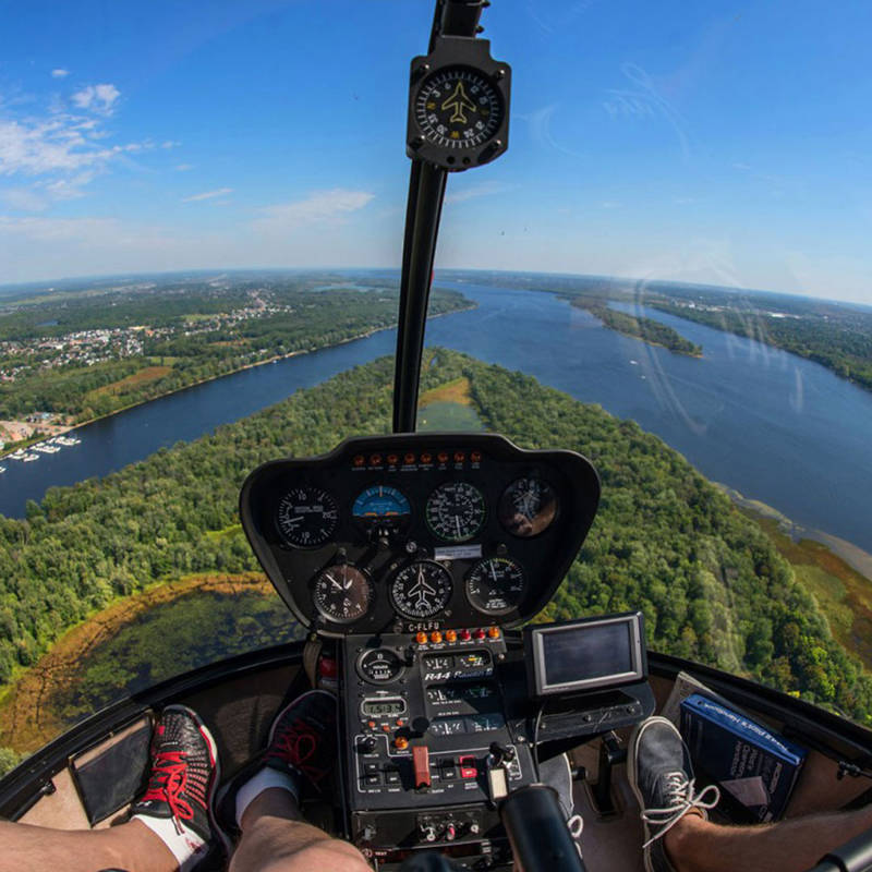 Vue du paysage à l'intérieur d'un hélicoptère